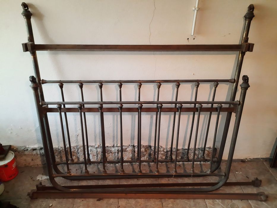 Mesa Vintage em latão