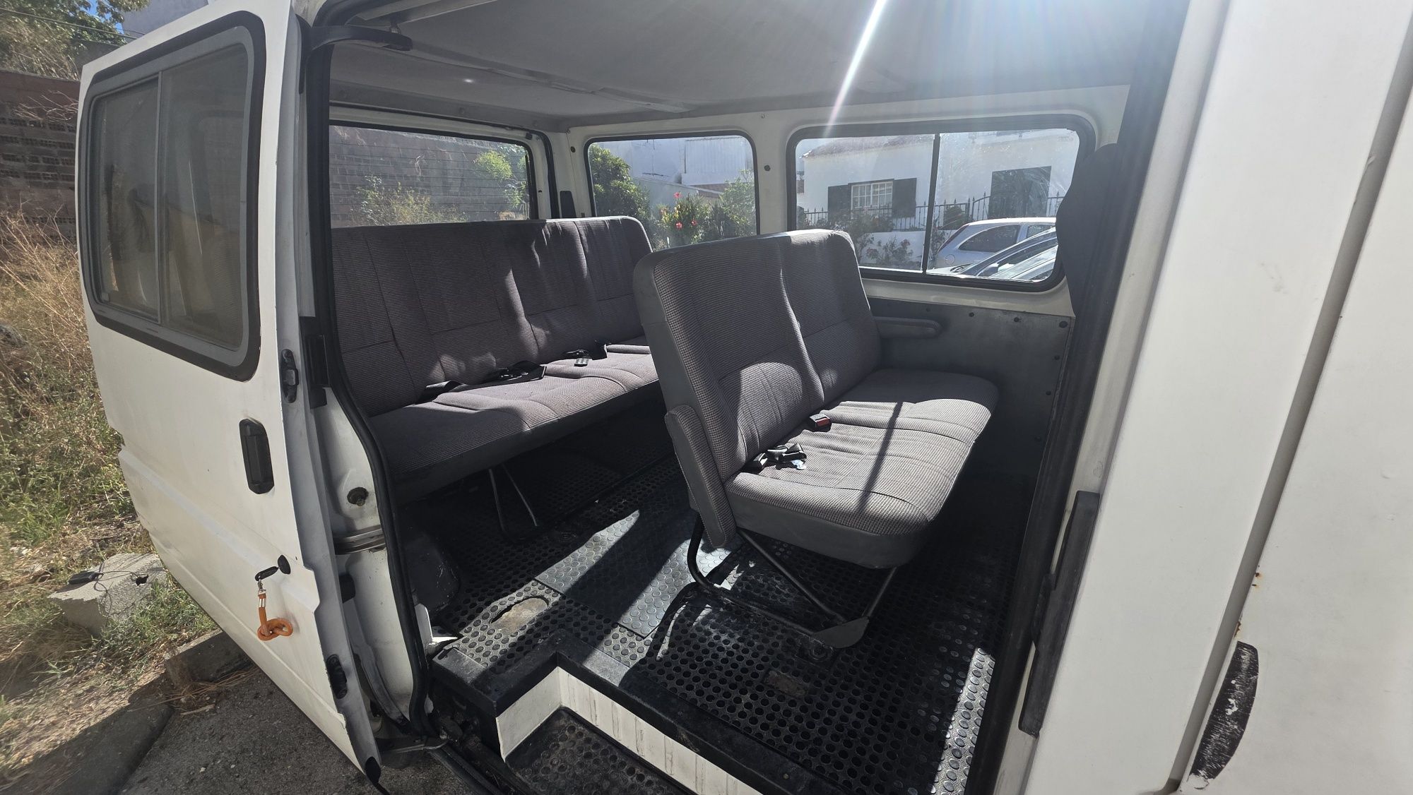Vende-se Máquina do Tempo de 9 Lugares (Não precisa de plutónio)