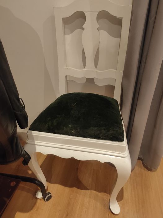 Mobilia madeira pintada de branco