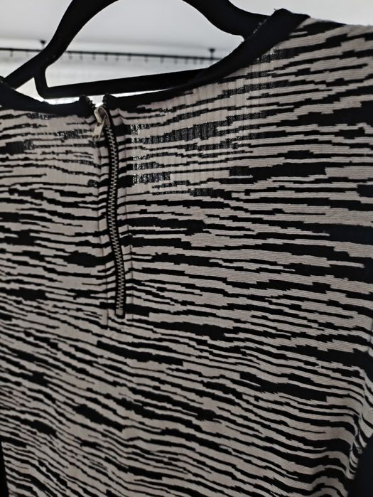 Sukienka ołówkowa czarno-biała