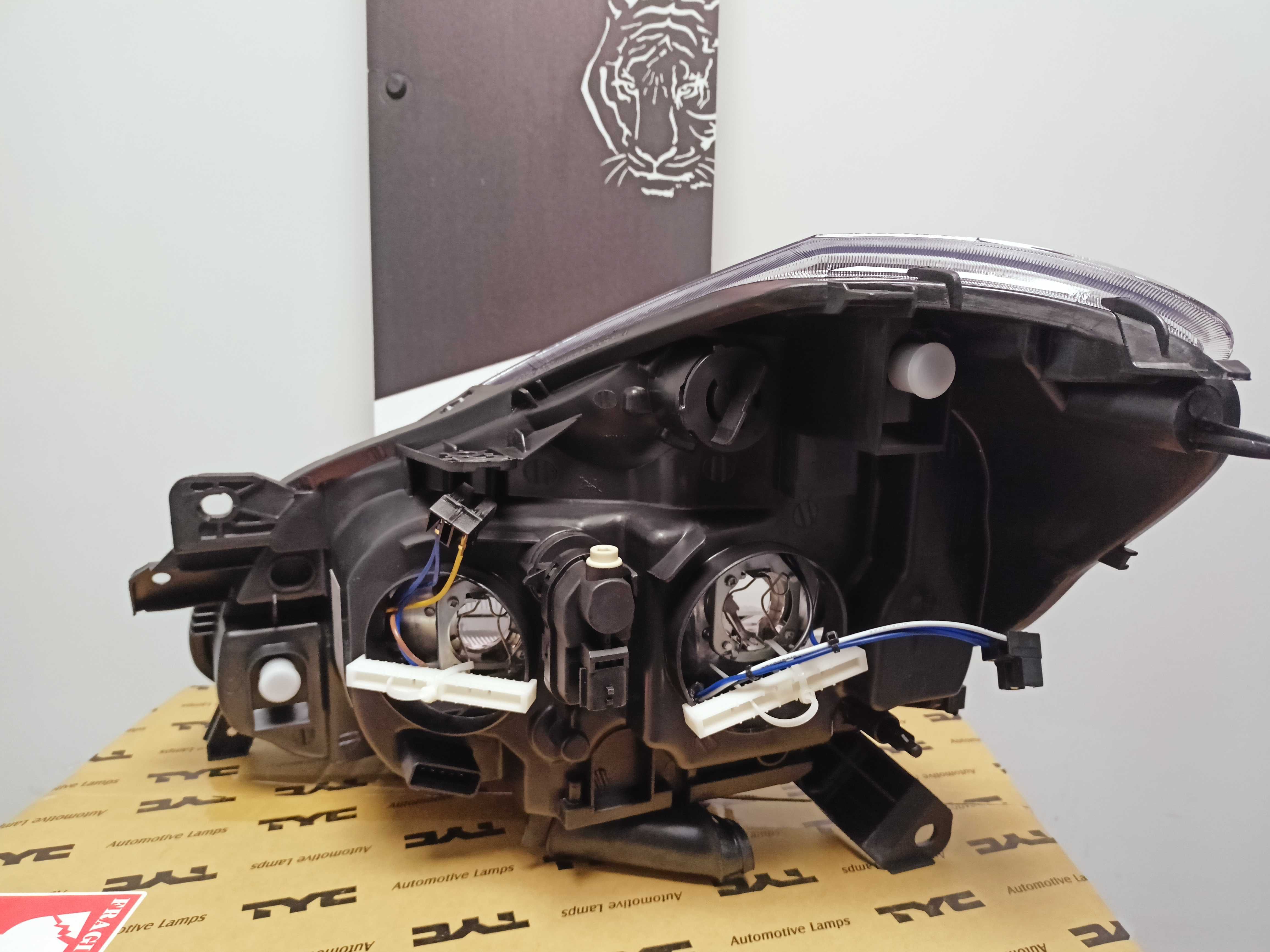 Renault Clio III 05- Reflektor/Lampa przód prawy /H7+H7