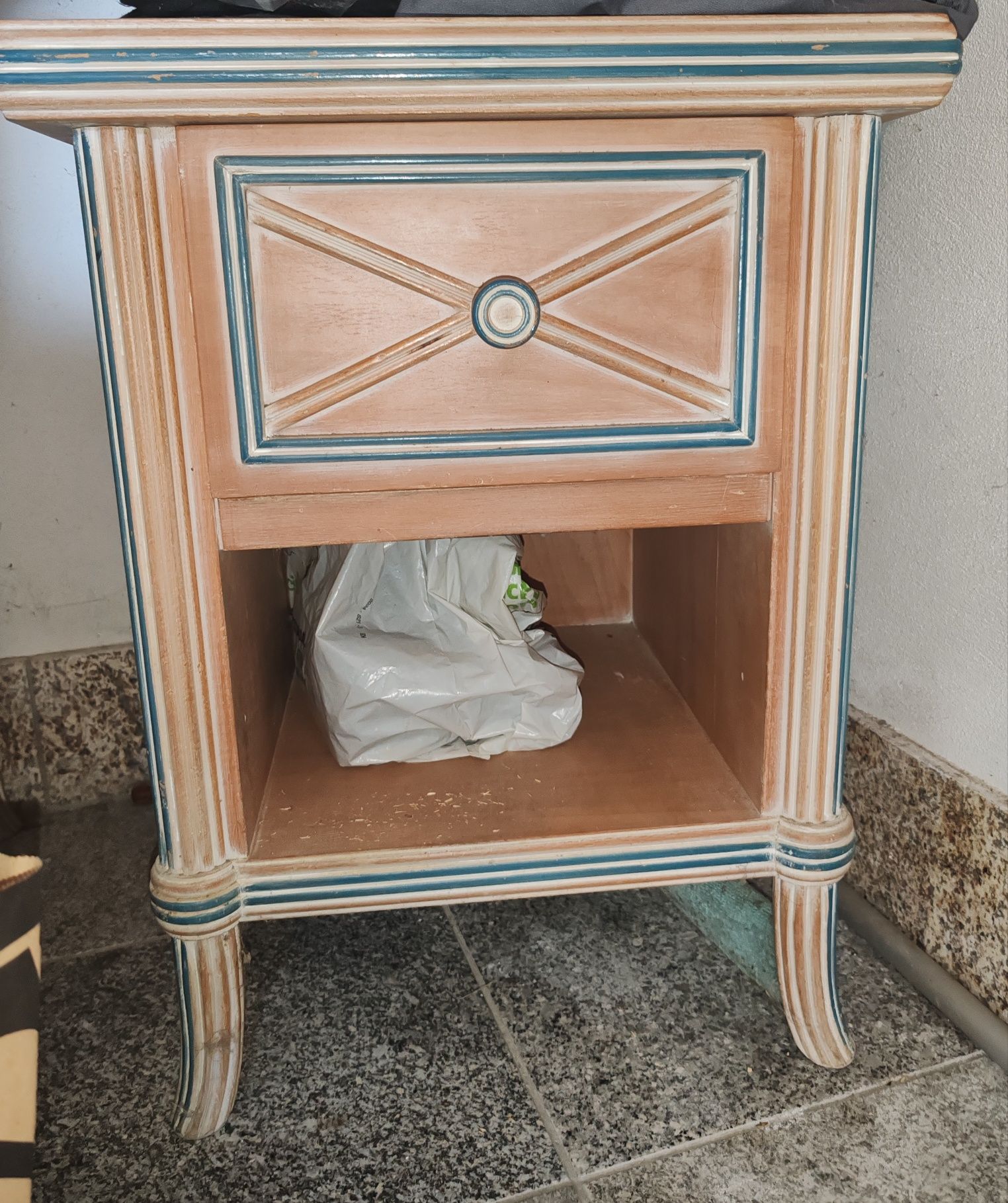 Cómoda e cabeceira