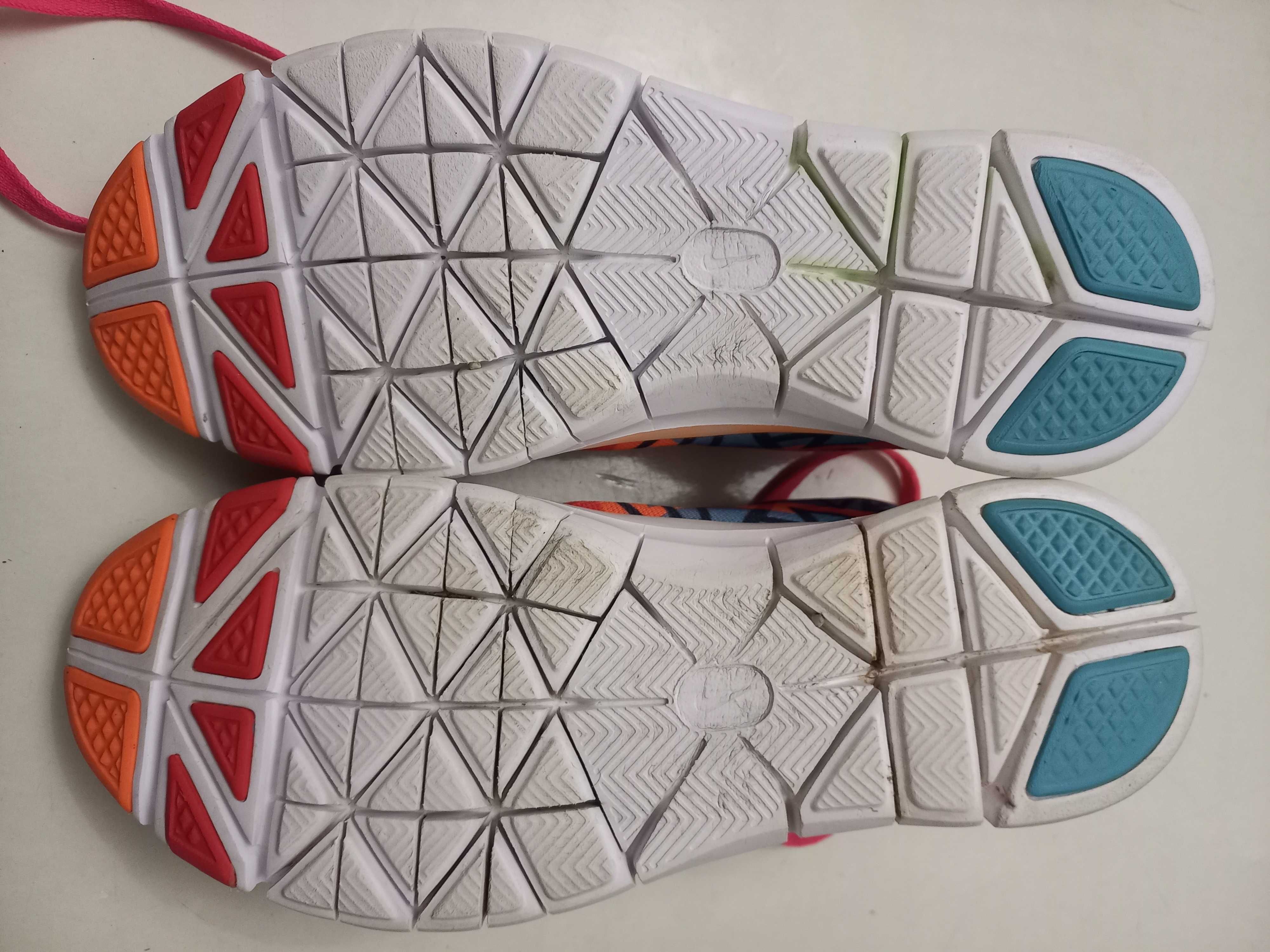 Кроссовки  женские   Nike оригинал 40 размер