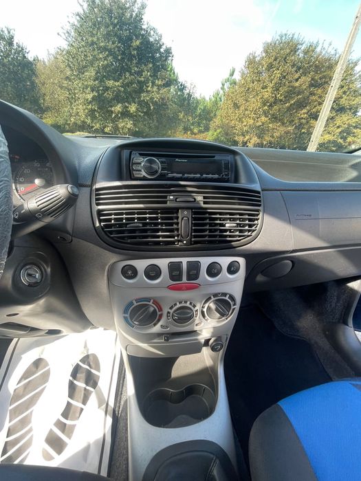 Fiat Punto 1.2 (2003) – Económico e Pronto a Andar