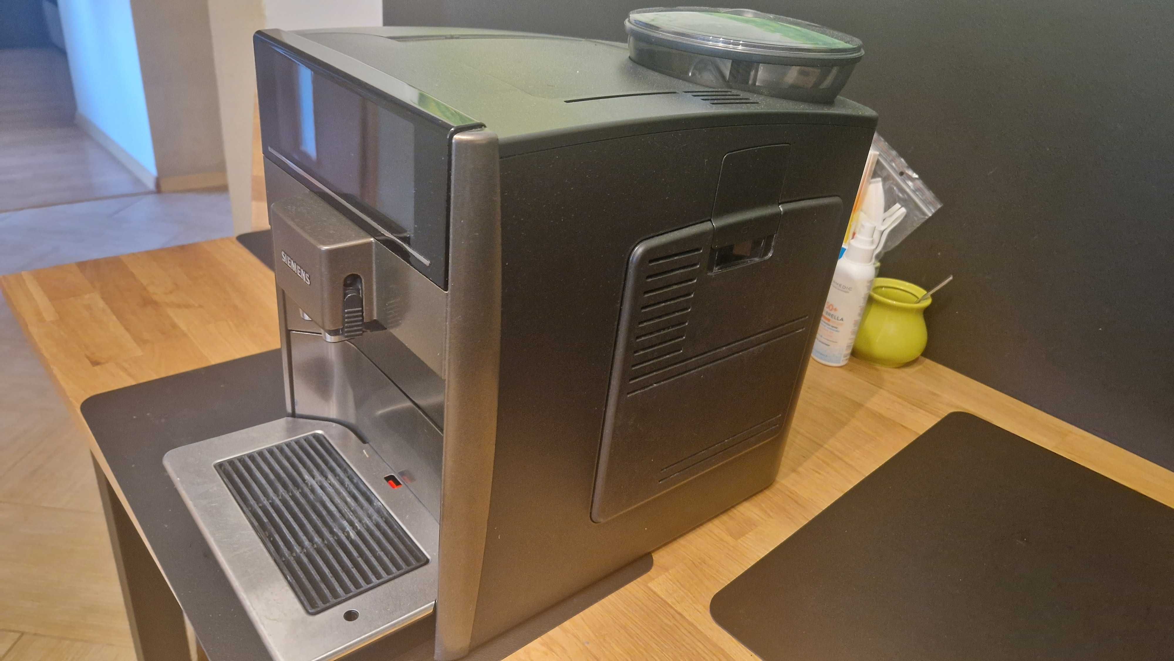 Ekspres SIEMENS EQ.6 Plus S300 automatyczny - stan IDEALNY!!!