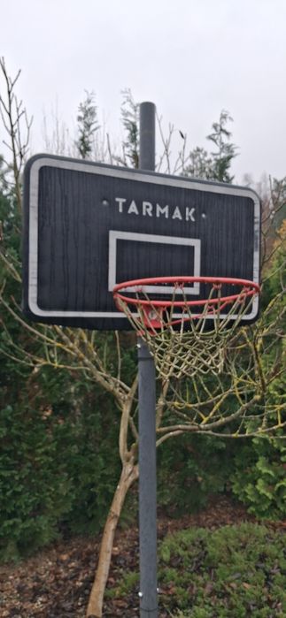 Kosz do koszykówki na regulowanym stojaku od 2,20 m do 3,05 m Tarmak