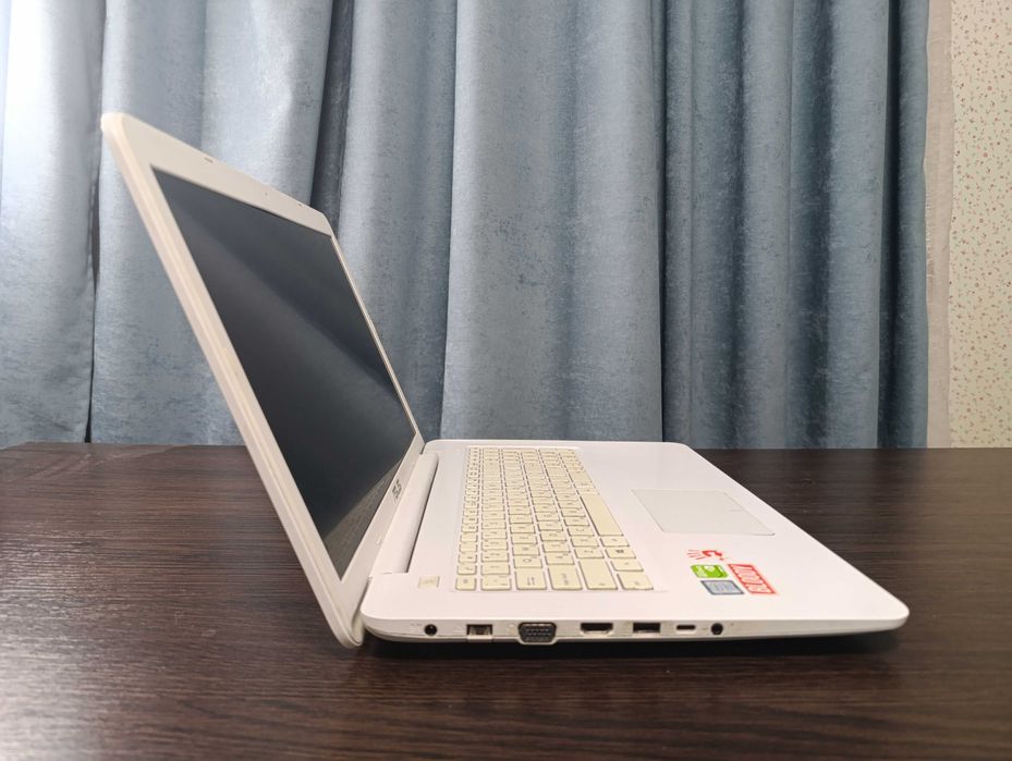 Ноутбук ASUS X756UQ