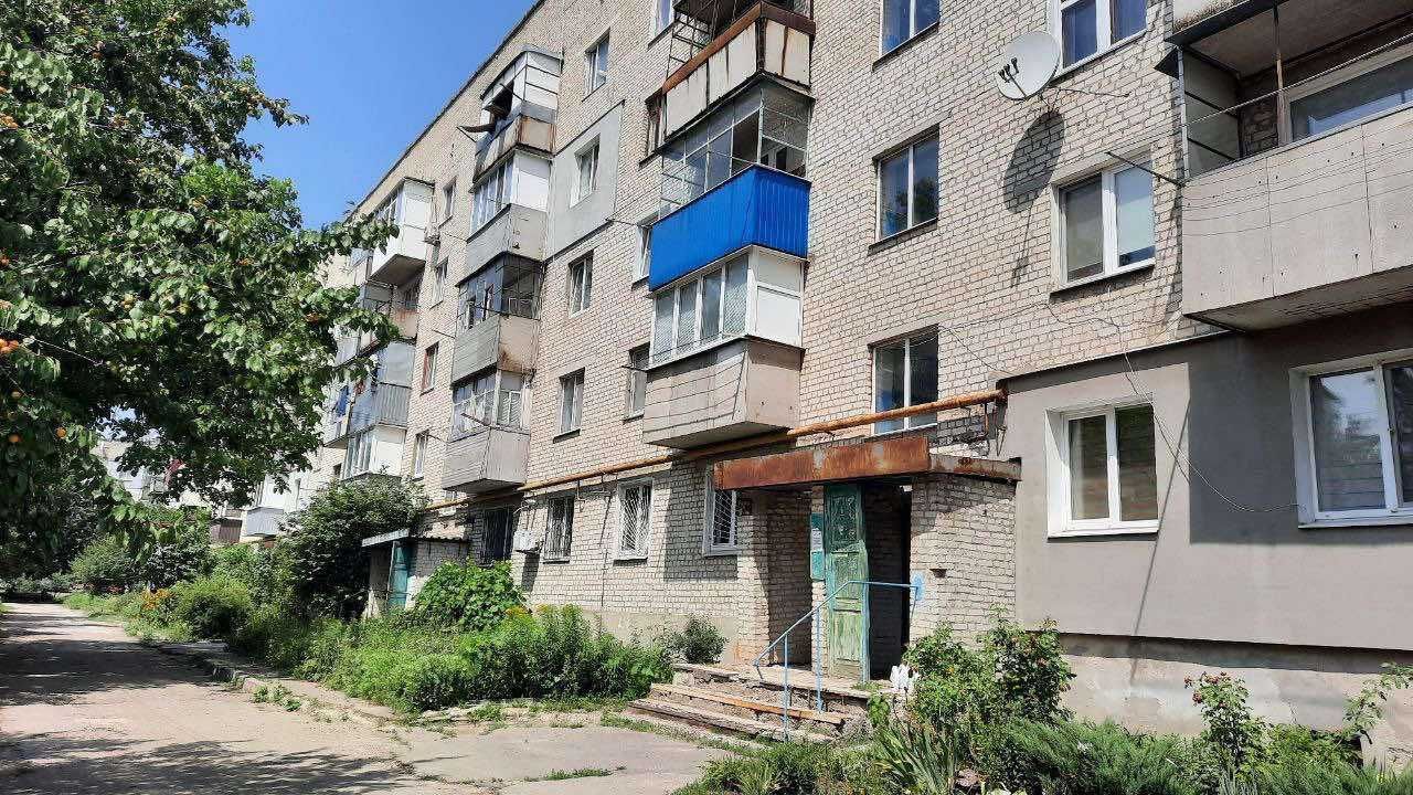 Продам 1 комн. кв-ру в п. Эсхар, 1/5, высокий цоколь