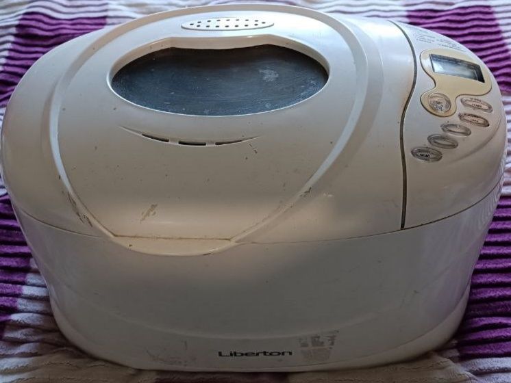 Хлебопечка Liberton в хорошем состоянии