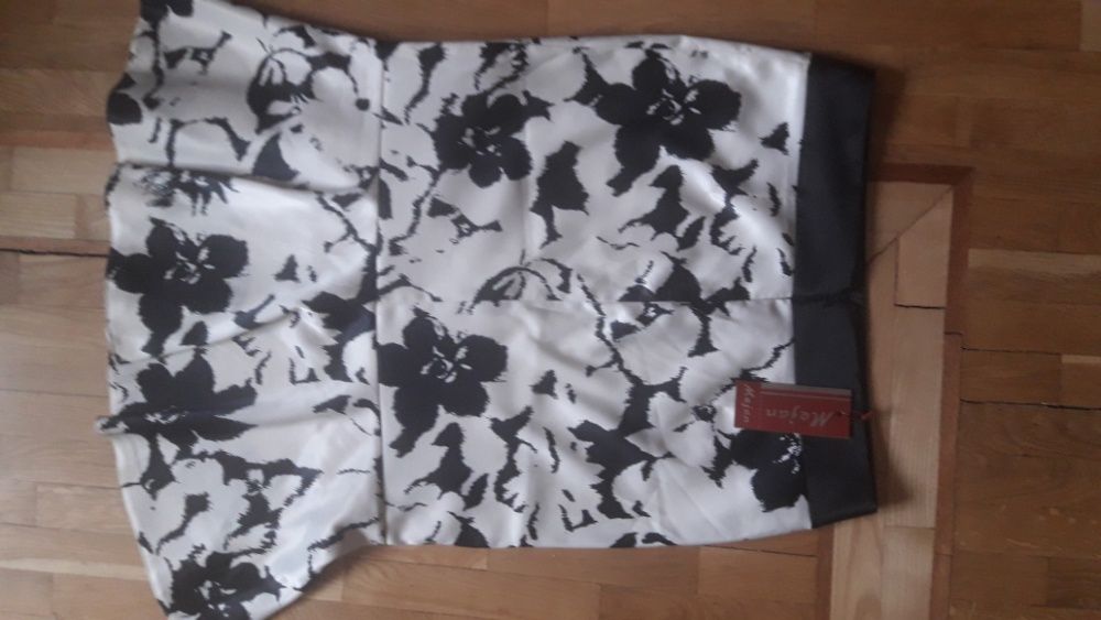 Юбка женская, новая, размер 48, белого цвета с черными розводами.