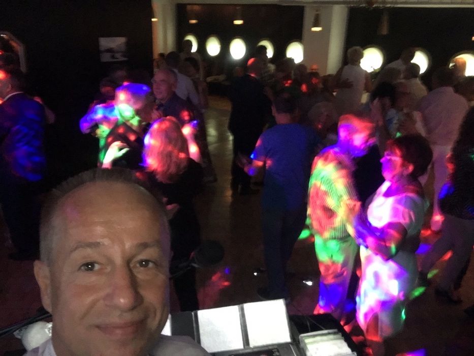 Doświadczony DJ / prezenter muzyczny na wesele i nie tylko!