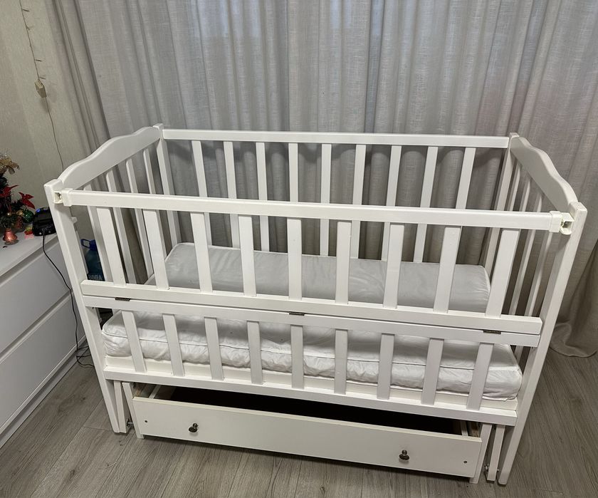 Дитяче ліжечко, кроватка, кроватка с маятником та ящиком