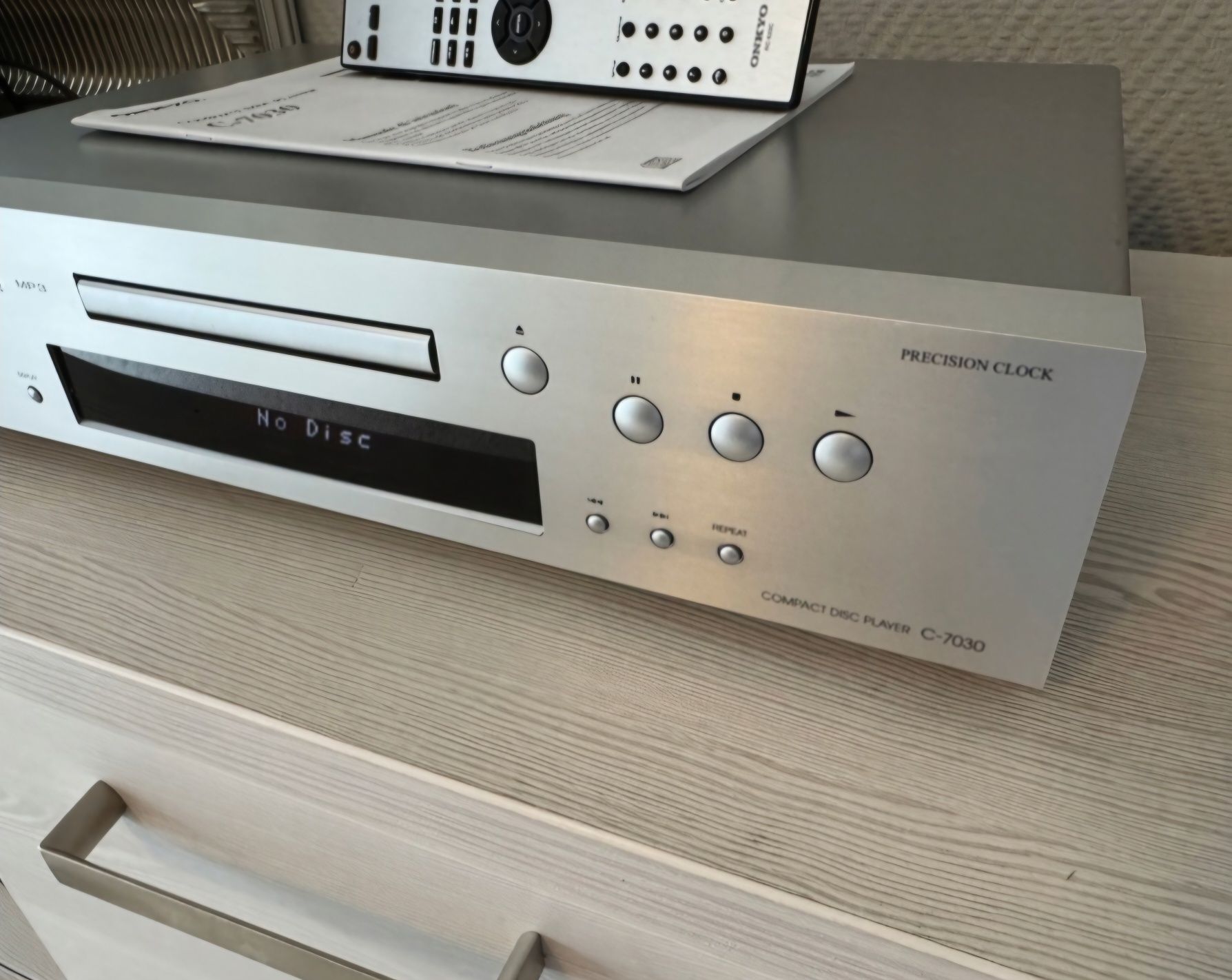 Odtwarzacz CD ONKYO C-7030