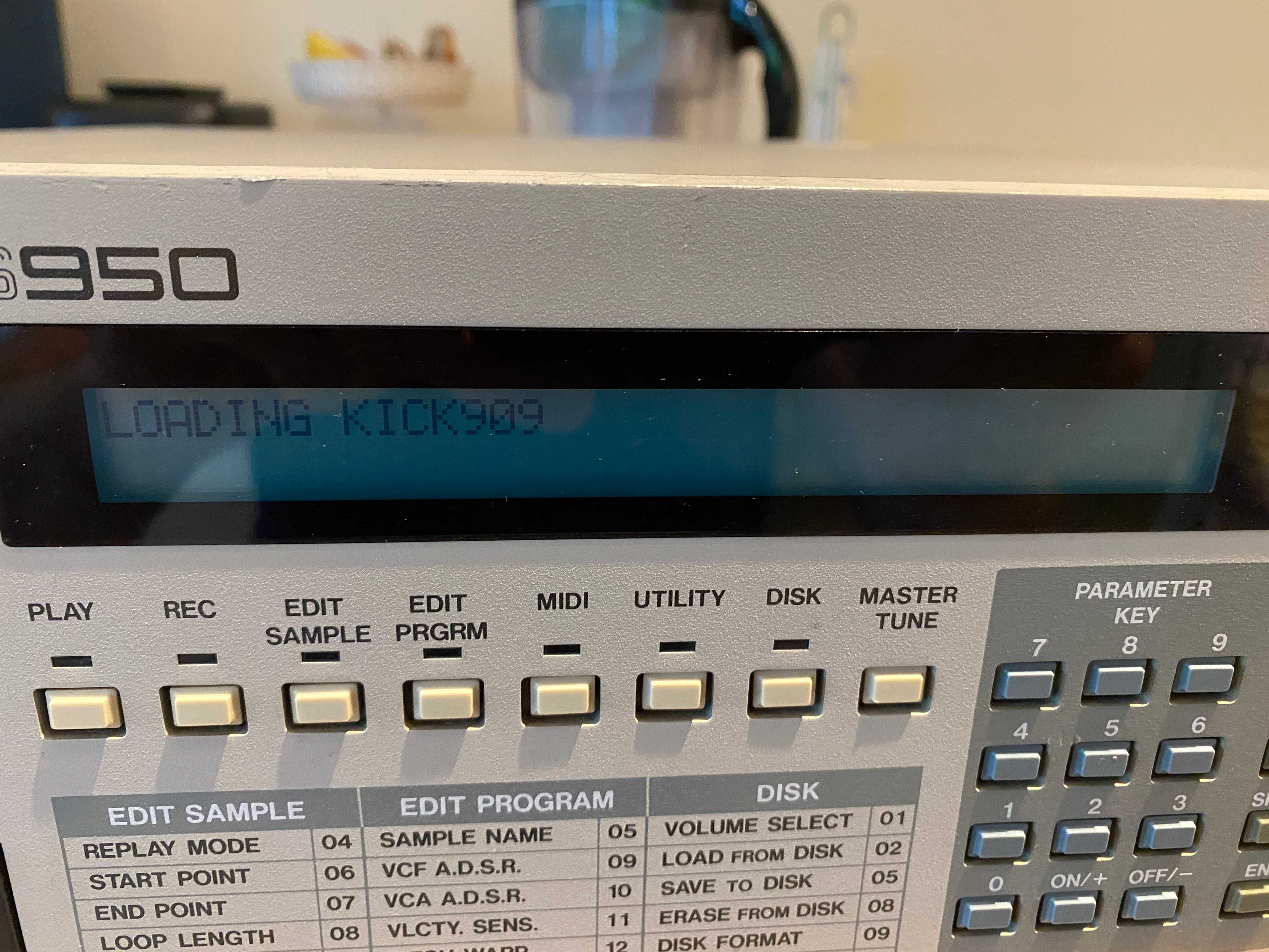 Akai S950 max 2,25MB RAM OS 1.2 sampler 12 bit