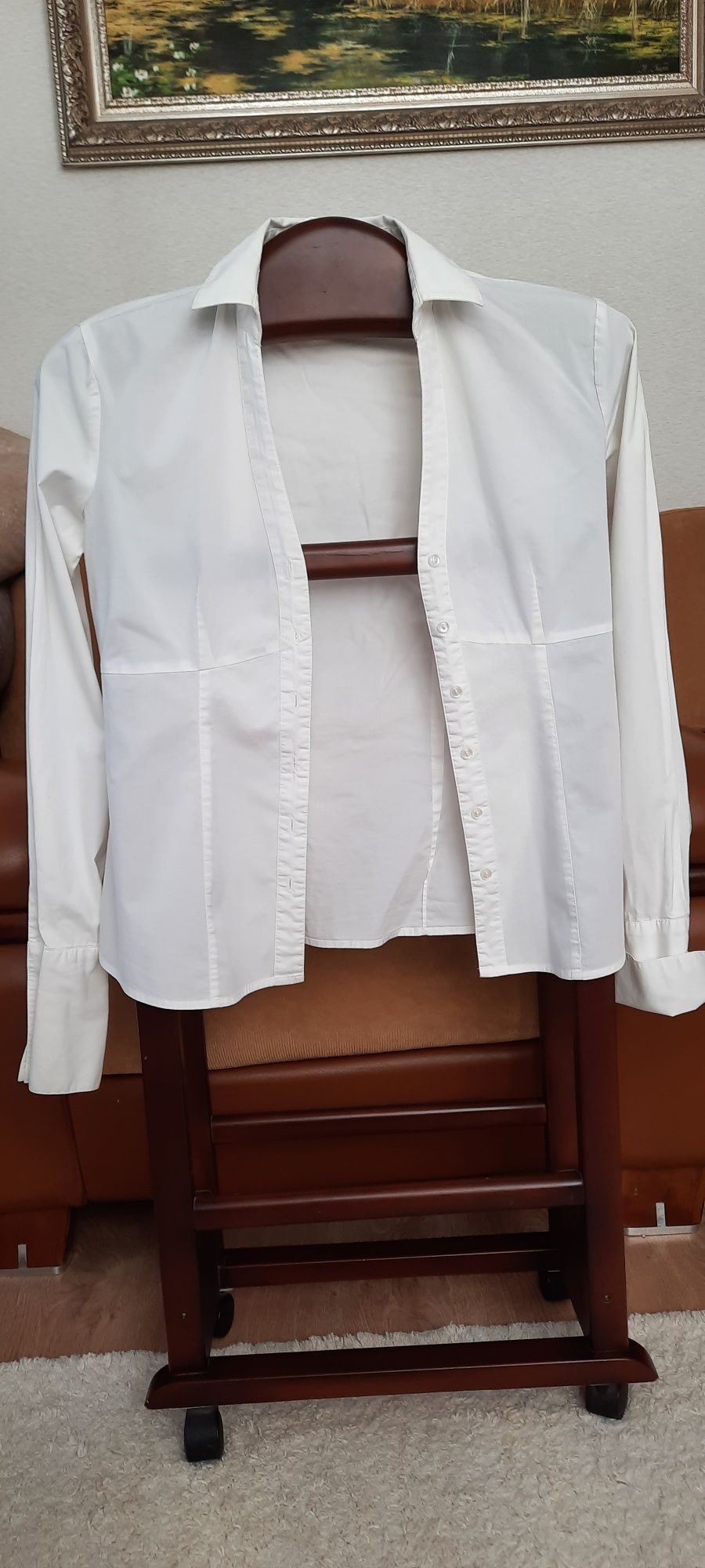 Продам білу  блузку жіночу