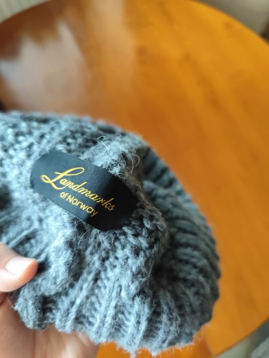 Czapka z włóczki 100% wełna odpinany pompon futerko naturalne