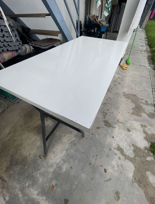 Mesa grande em cavalete