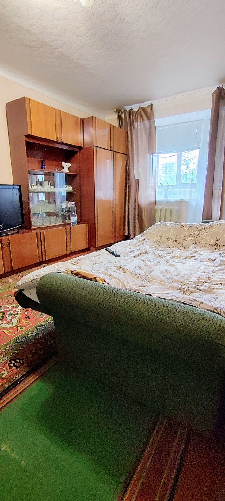 Продам однокімнатну квартиру по вулиці Соборній біля  кінотеатру.