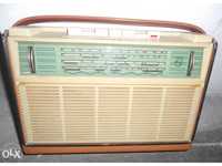 Rádio antigo de marca Phillips