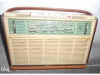 Rádio antigo de marca Phillips