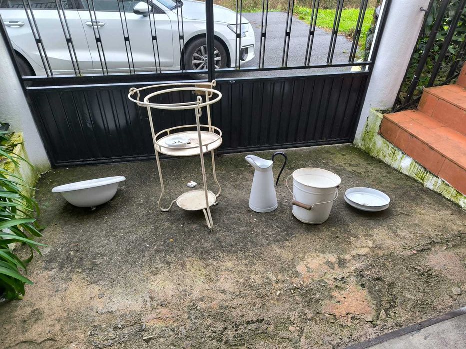 Lavatório antigo completo em esmalte