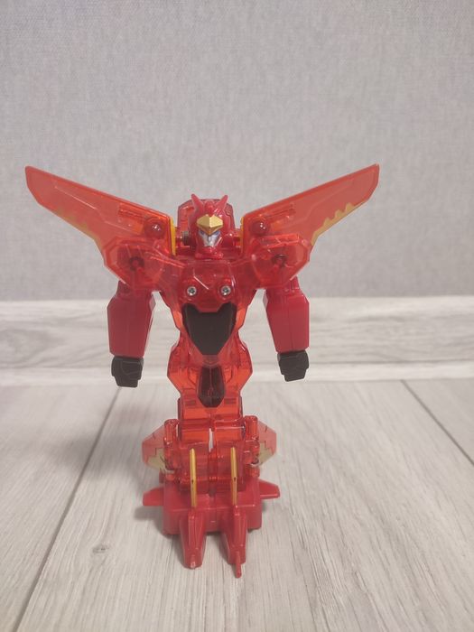 три трансформери роботи літак скрічер