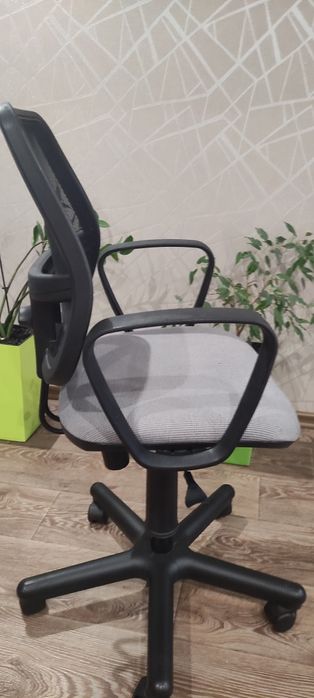 Стілець до письмового столу