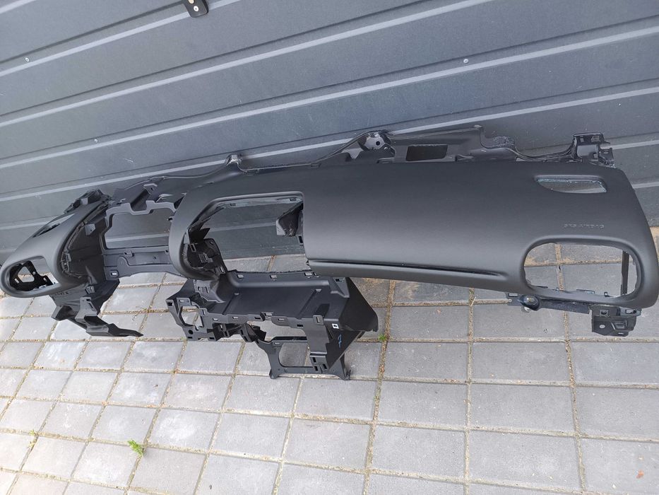 deska kokpit konsola TOYOTA YARIS IV 4 regeneracja NAPRAWA