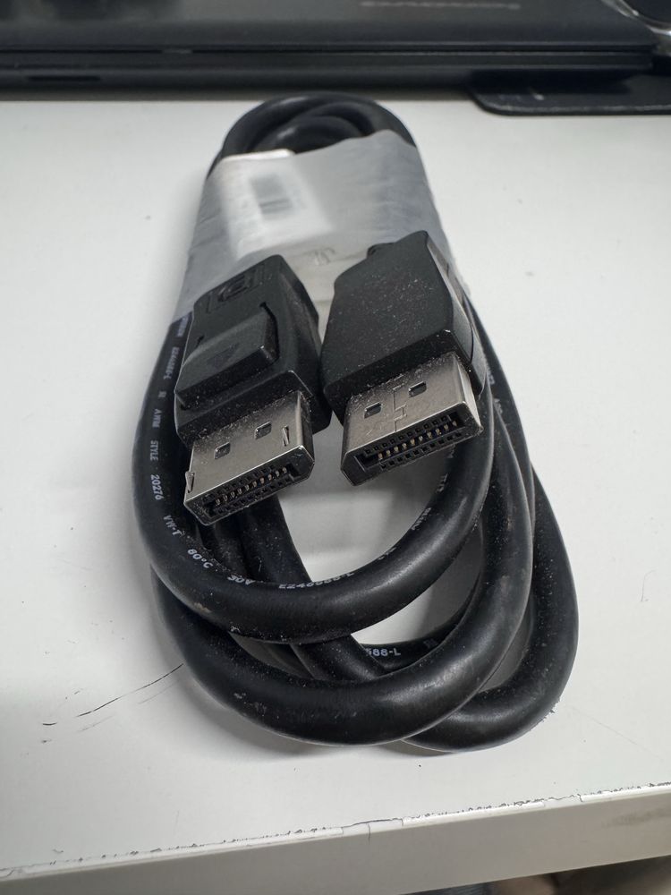 Kabel display port -display port do monitora nowy