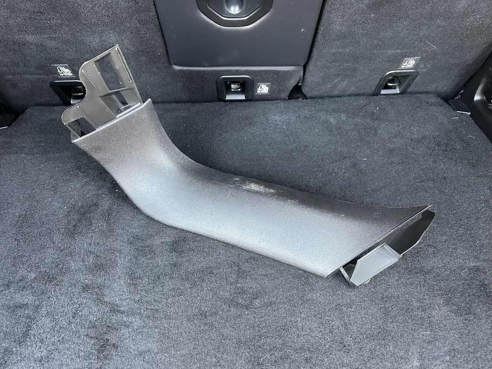 Обшивка дверей багажника Chevrolet Equinox 84445048