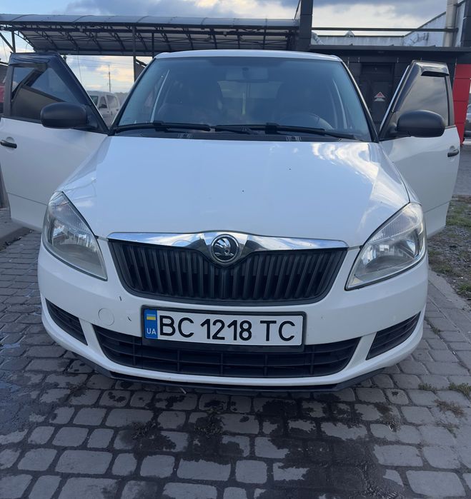 Машина шкода фабія 2014 рік