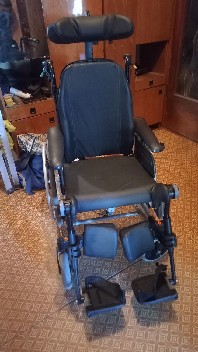 Многофункциональная коляска для инвалидов