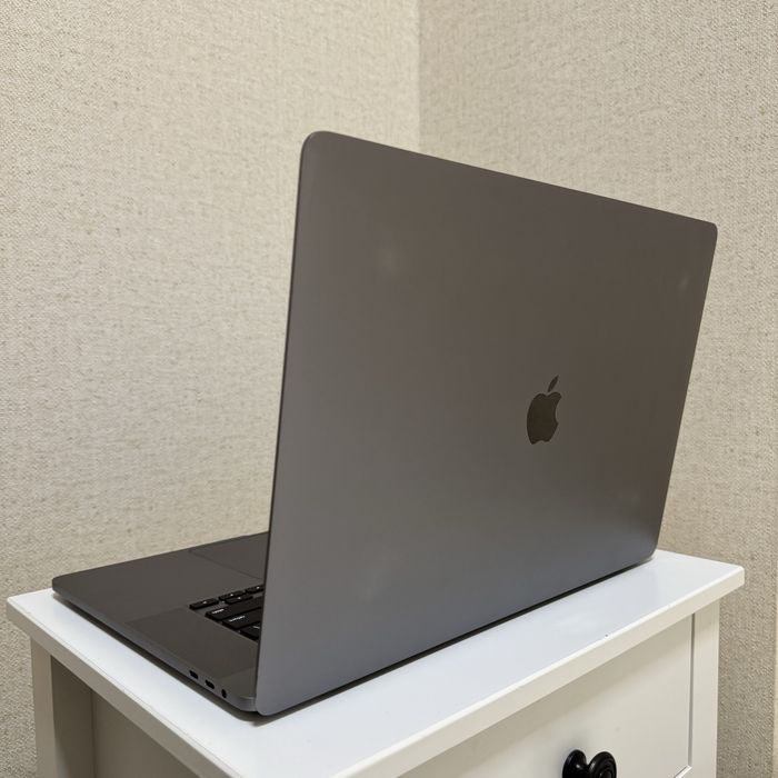 MacBook Pro 16 2020 i9 32gb 160 циклів