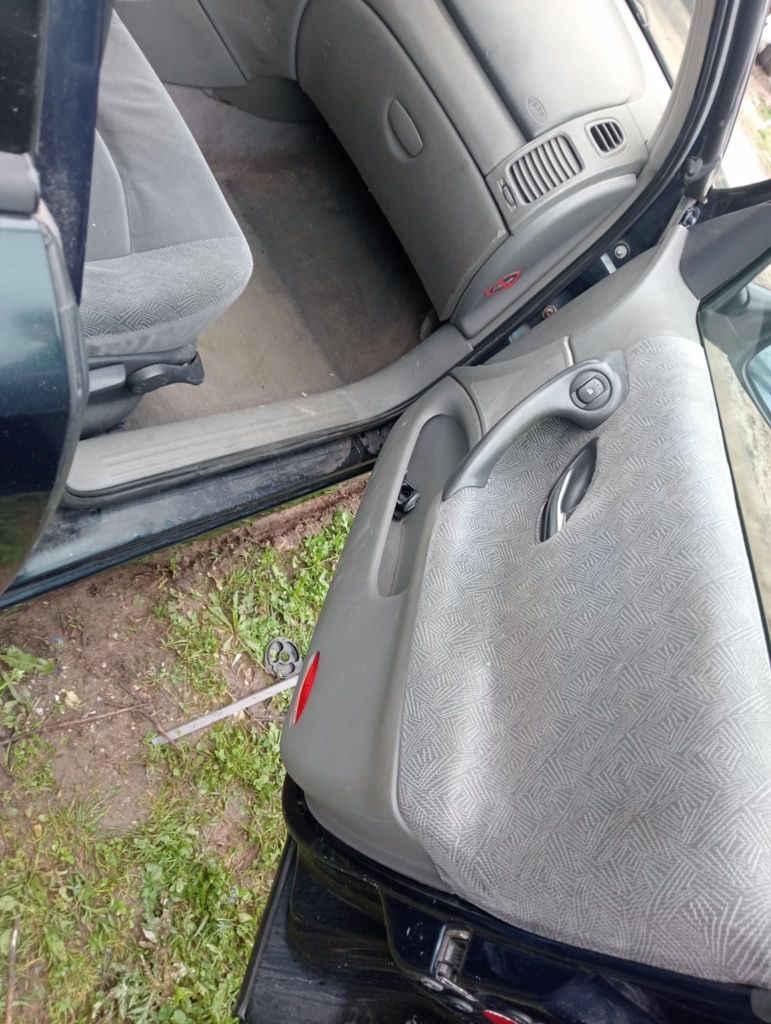 Renault Laguna 1.6 gasolina ano 2001 só peças