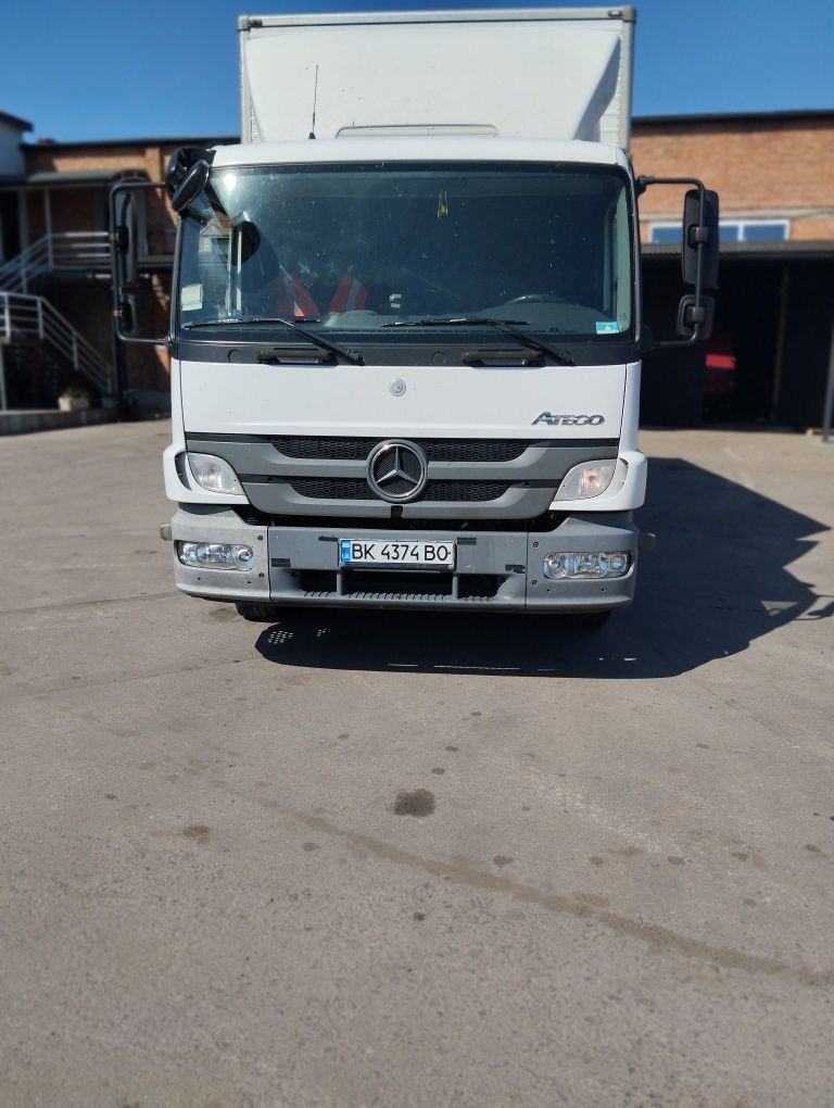 Mercedes - Benz. Atego. 4,8 - 2012