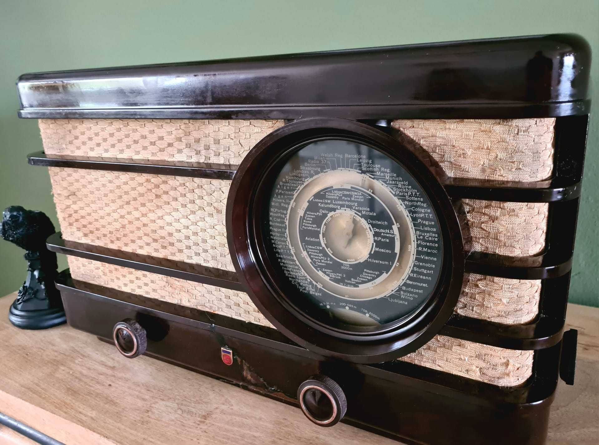 Rádio Philips 470A (modelo raro, museu RTP)