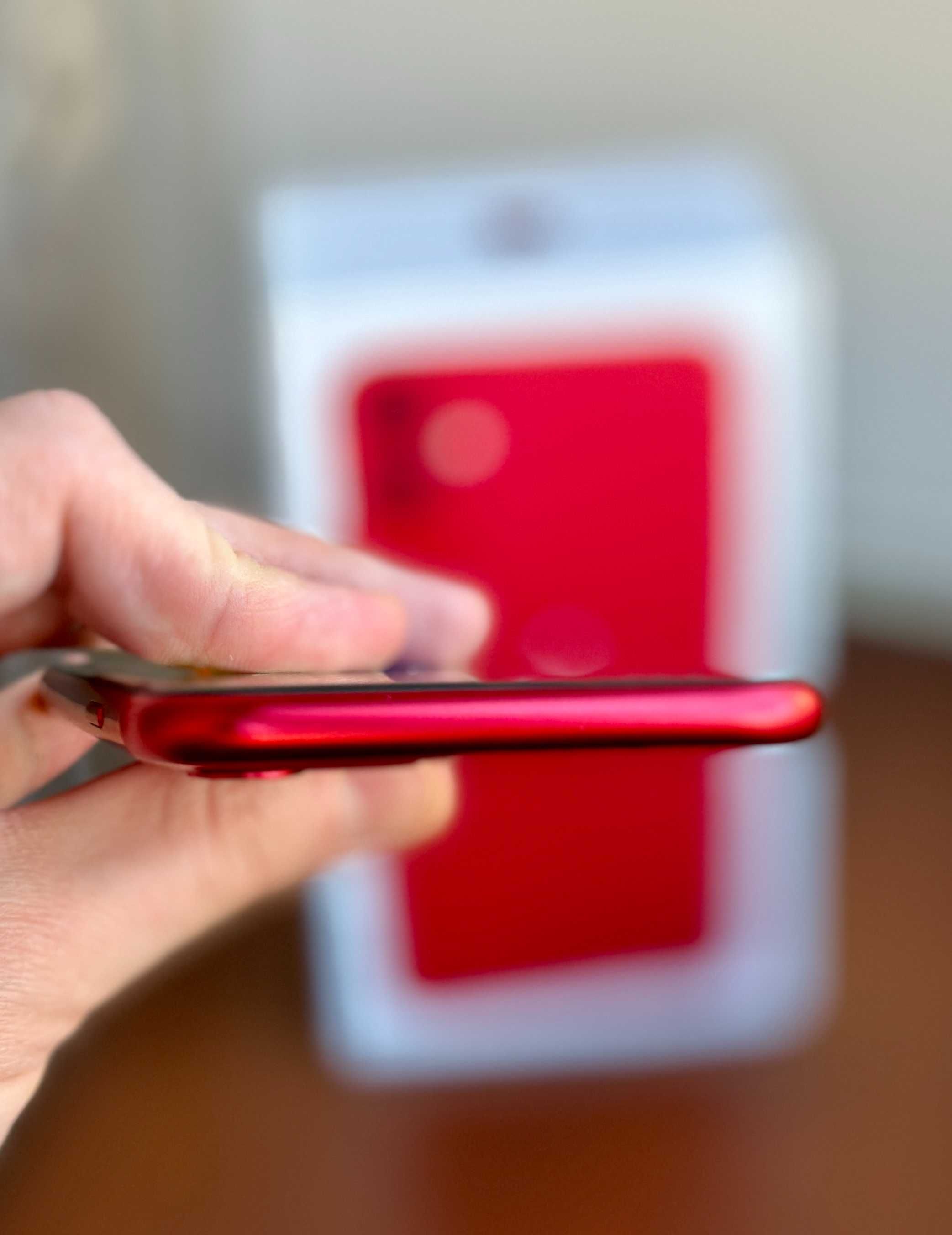 Продам неверлок комплект iPhone 11 produkt red 64 gb