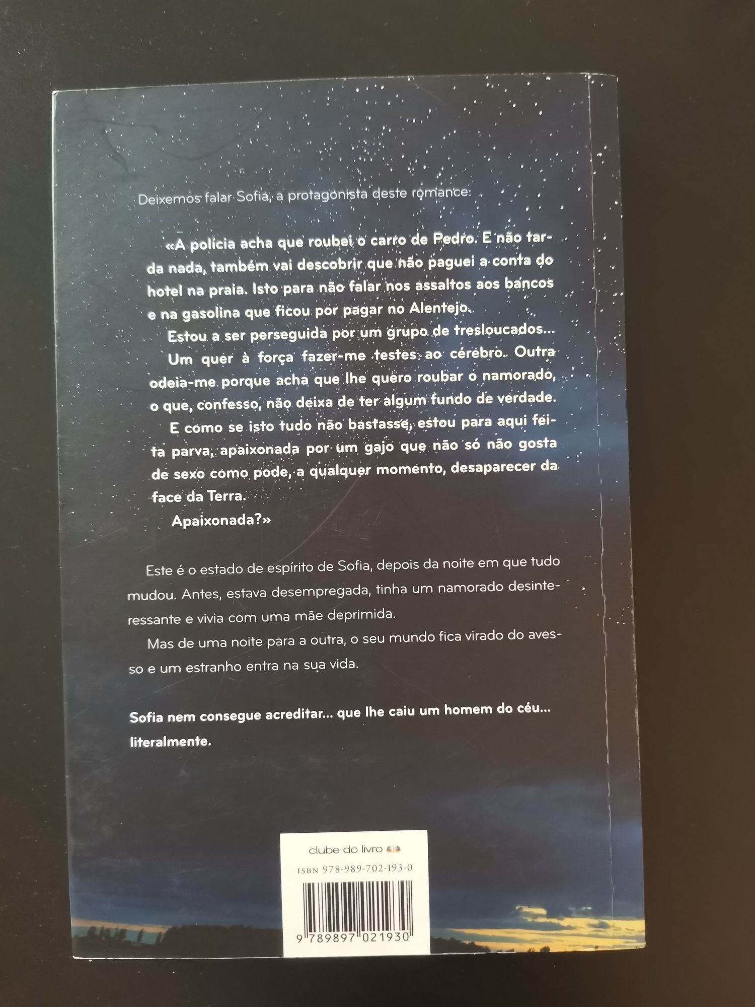 Livro "Só no escuro podes ver as estrelas"