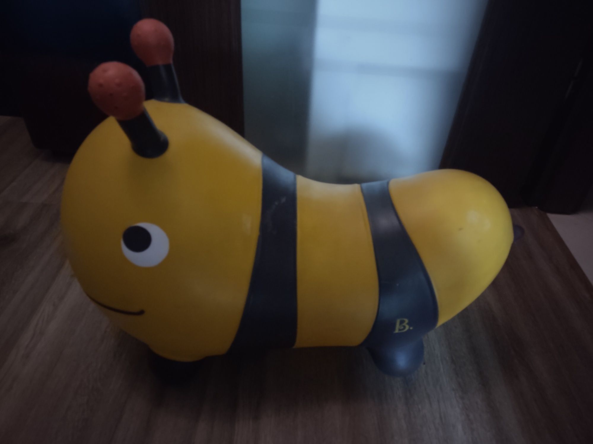 B.Toys pszczółka skoczek