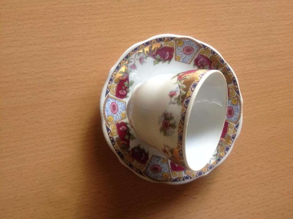 Chávena e pires antigos, porcelana Limoges, estão impecáveis