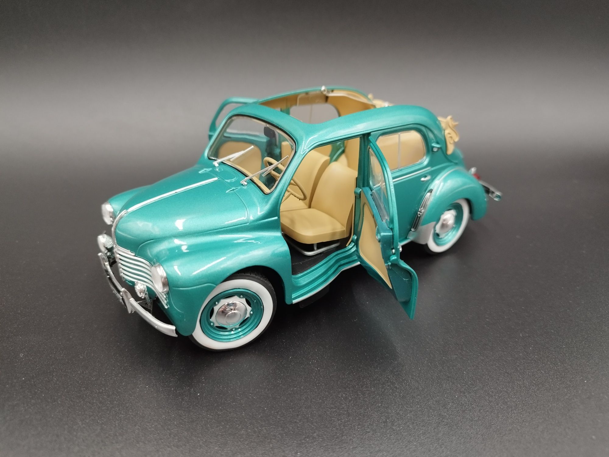 1:18 Solido 1951 Renault 4CV Decouvrable Ardennes Green model