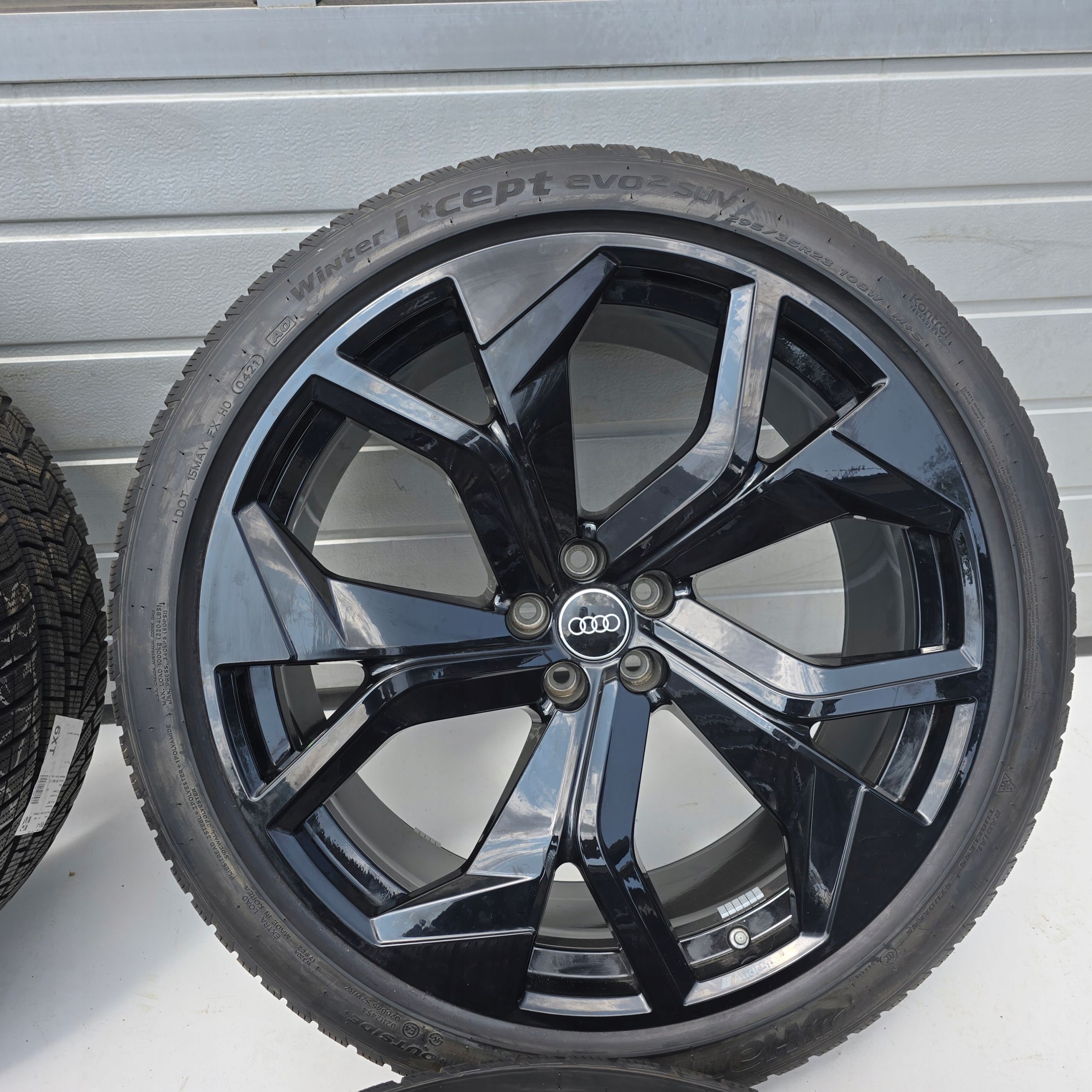 Audi Q8 SQ8 Audi Sport 5X112 295/35R23 108W ET18 4X