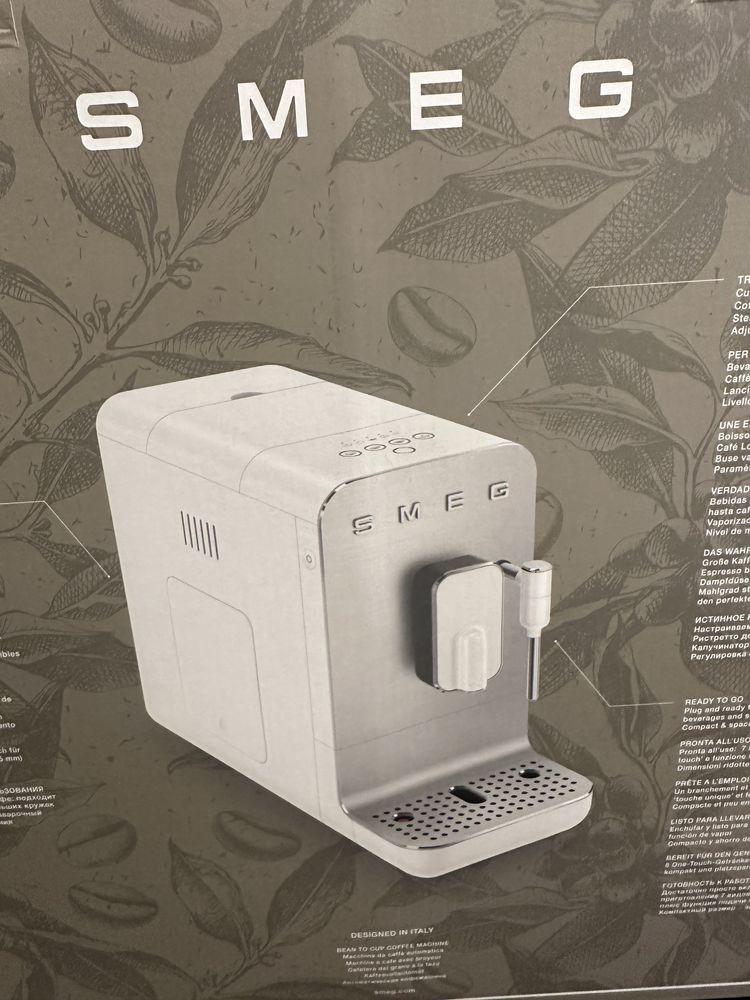 Maquina de Cafe SMEG com cappucinador - Nova