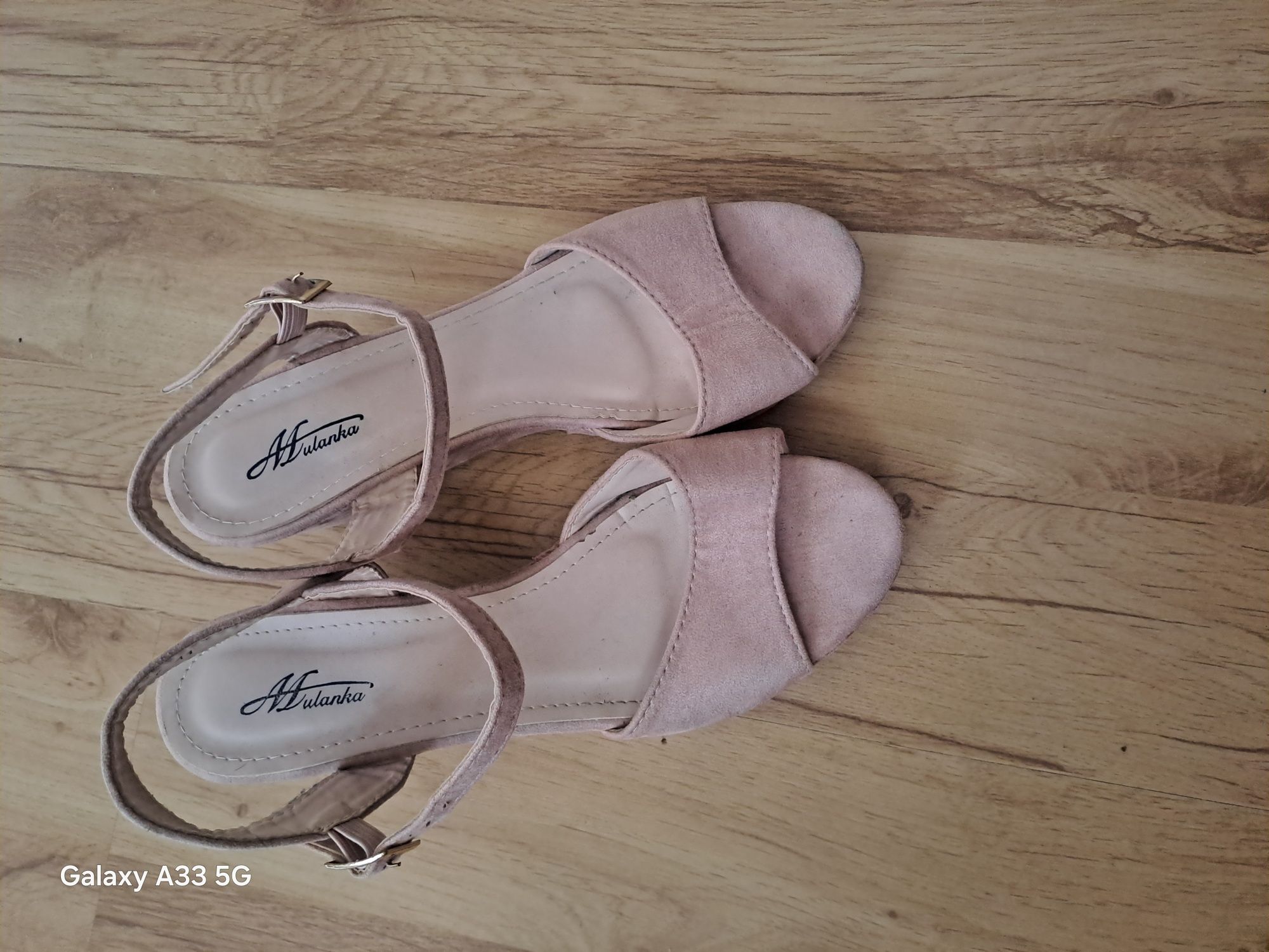 Buty na słupku  pudrowy róz