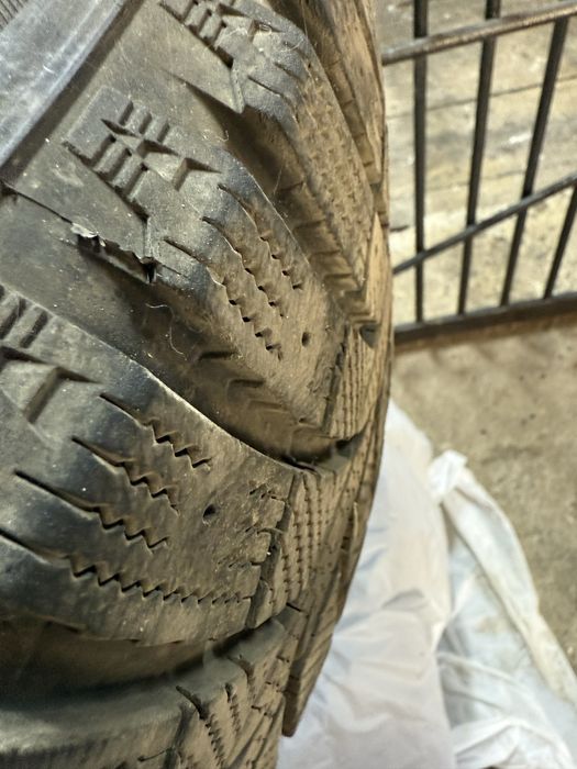 Резина зимова 235/60 R 18