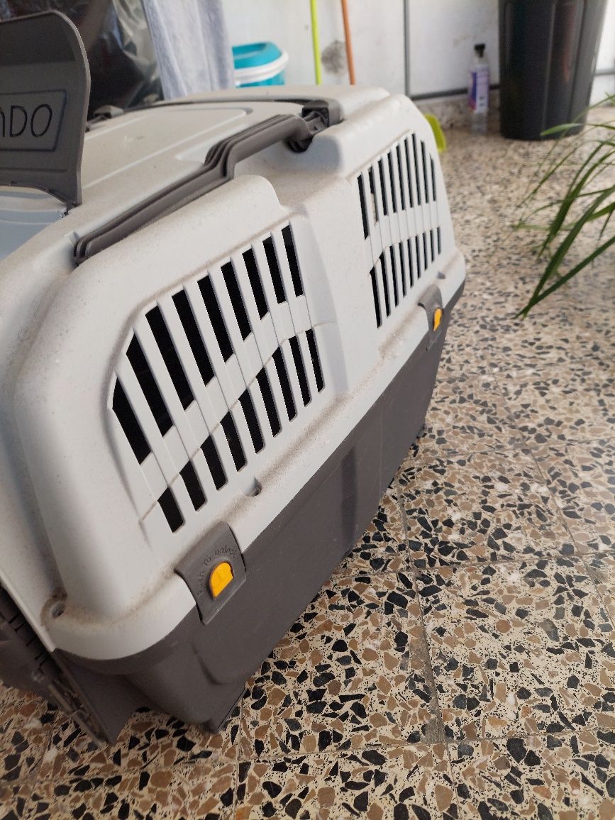Transportadora de cães Marca SKUDO