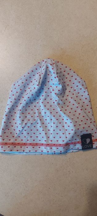 Czapka przejsciowka szara w serduszka