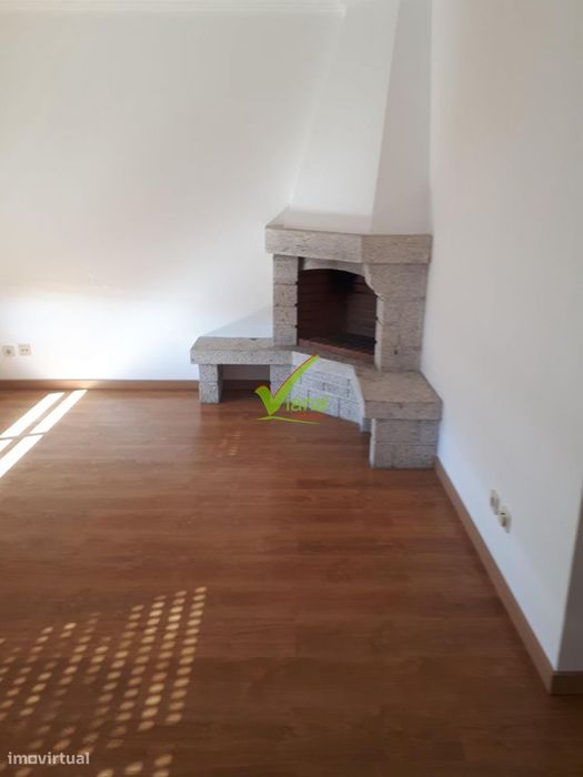 T. 3 com garagem individual - Próximo do Metro