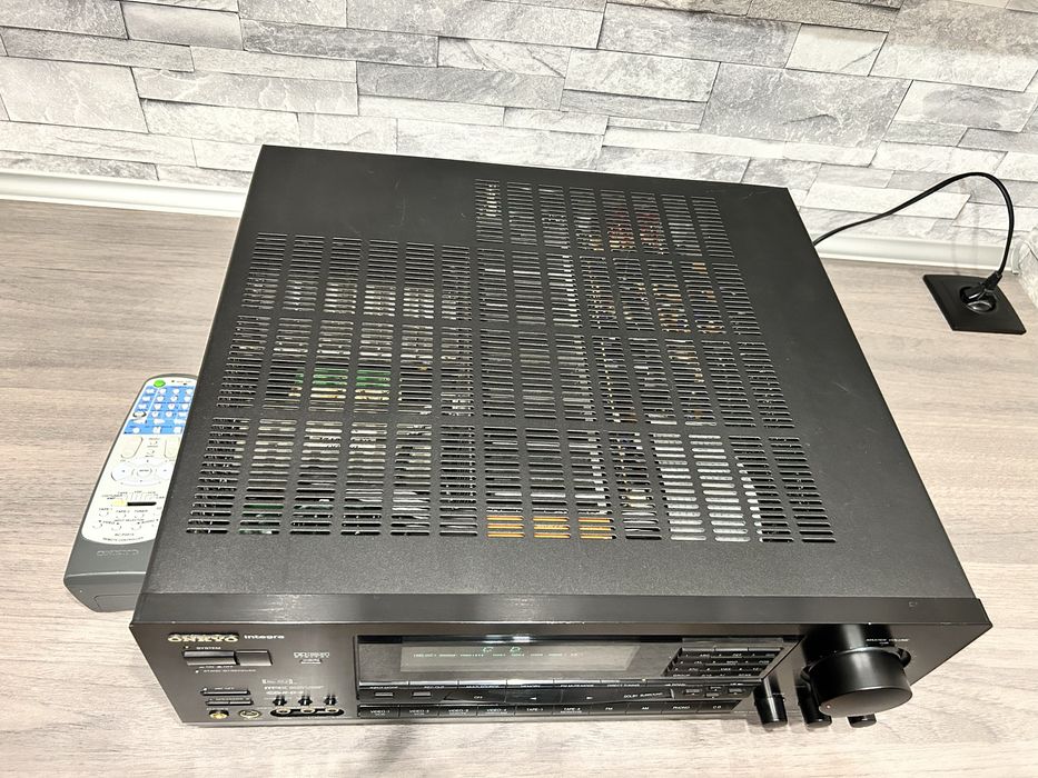 Amplituner ONKYO  TX-DS838 z pilotem