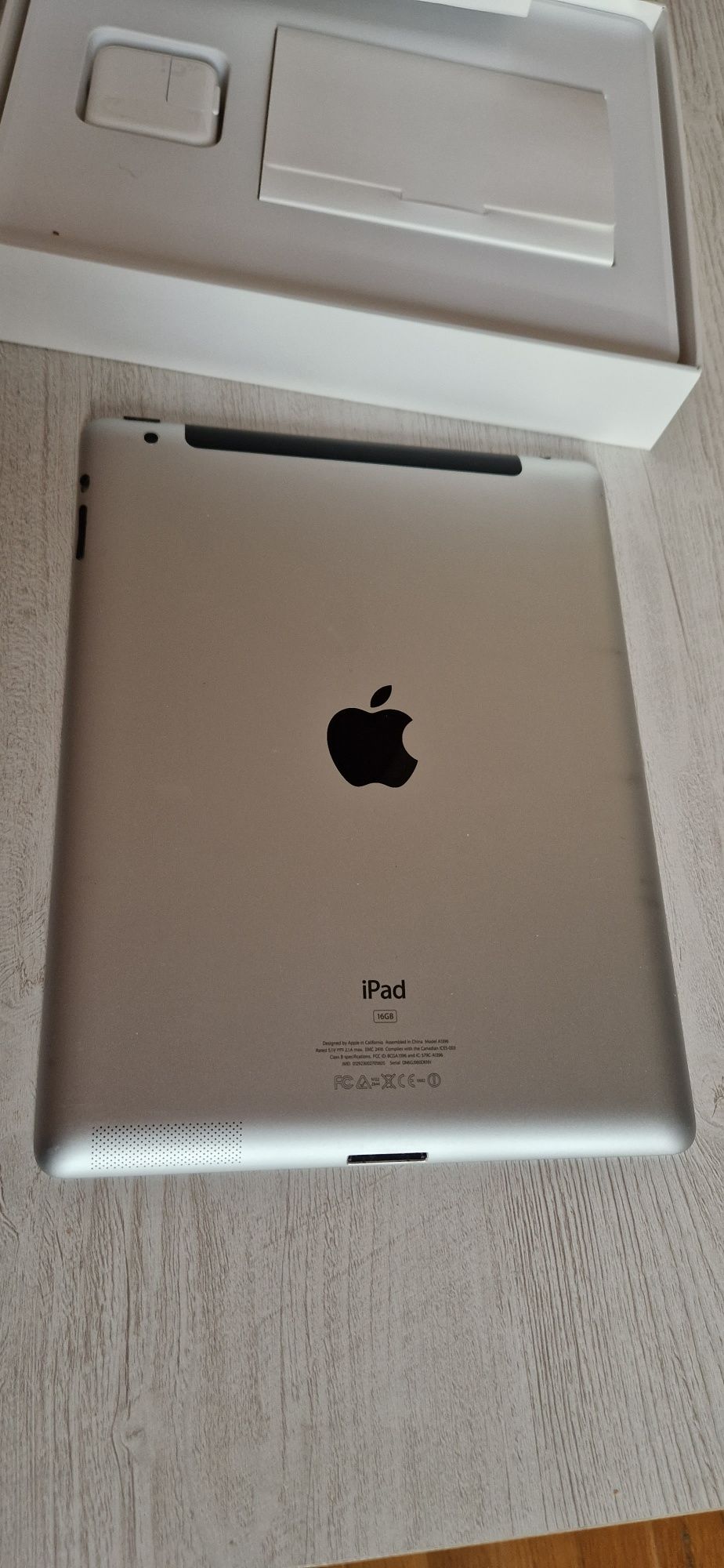 Планшет Apple iPad 2